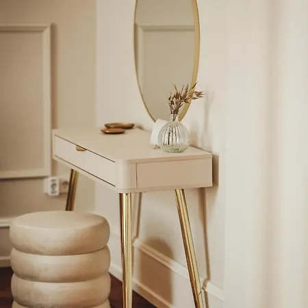 Classic I Zentrum I Tiefgaragenstellplatz I Balkon Apartmán