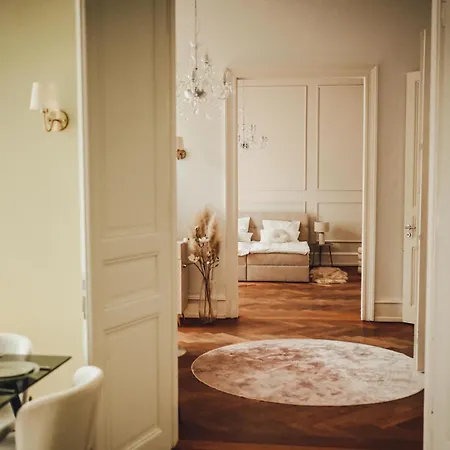 Appartement Classic I Zentrum I Tiefgaragenstellplatz I Balkon