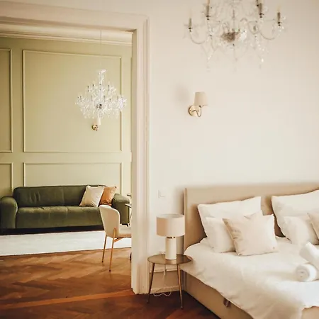 Classic I Zentrum I Tiefgaragenstellplatz I Balkon Wiesbaden