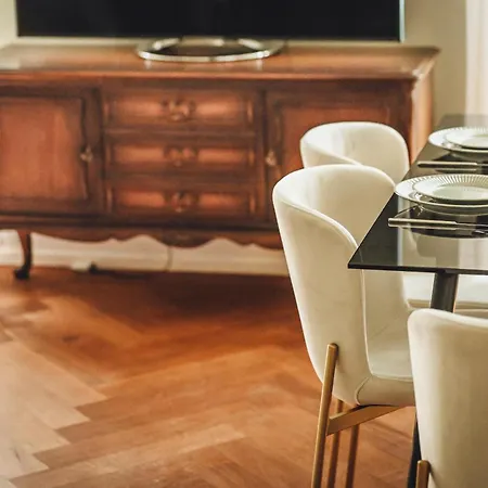 Classic I Zentrum I Tiefgaragenstellplatz I Balkon Wiesbaden