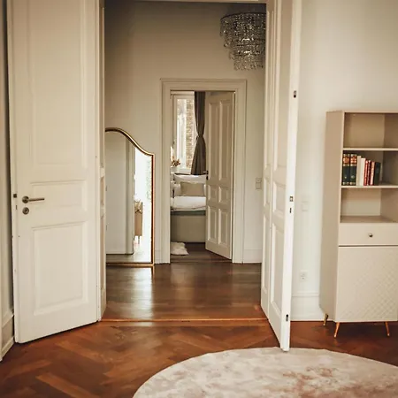 Classic I Zentrum I Tiefgaragenstellplatz I Balkon