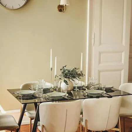 Classic I Zentrum I Tiefgaragenstellplatz I Balkon Wiesbaden